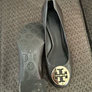 Tory Burch Amy dress shoe. Brown in good condition.